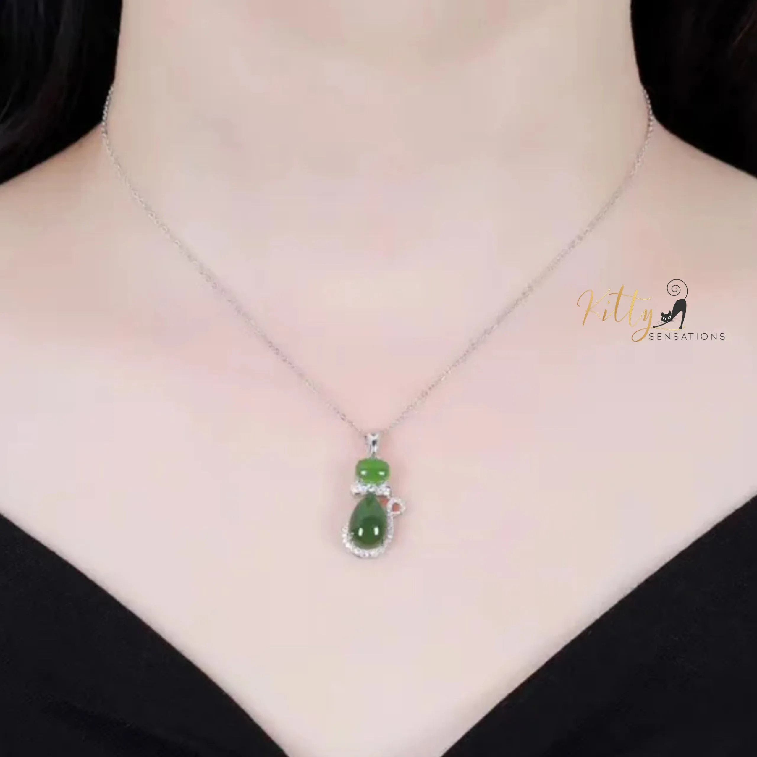 Natural Chrysoprase Cat Necklace in Solid 925 Sterling Silver