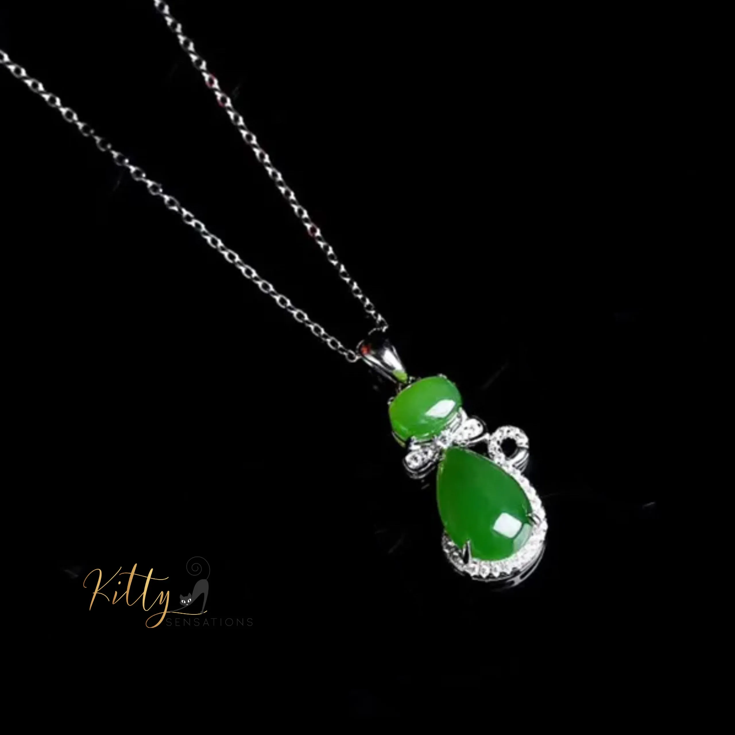 Natural Chrysoprase Cat Necklace in Solid 925 Sterling Silver