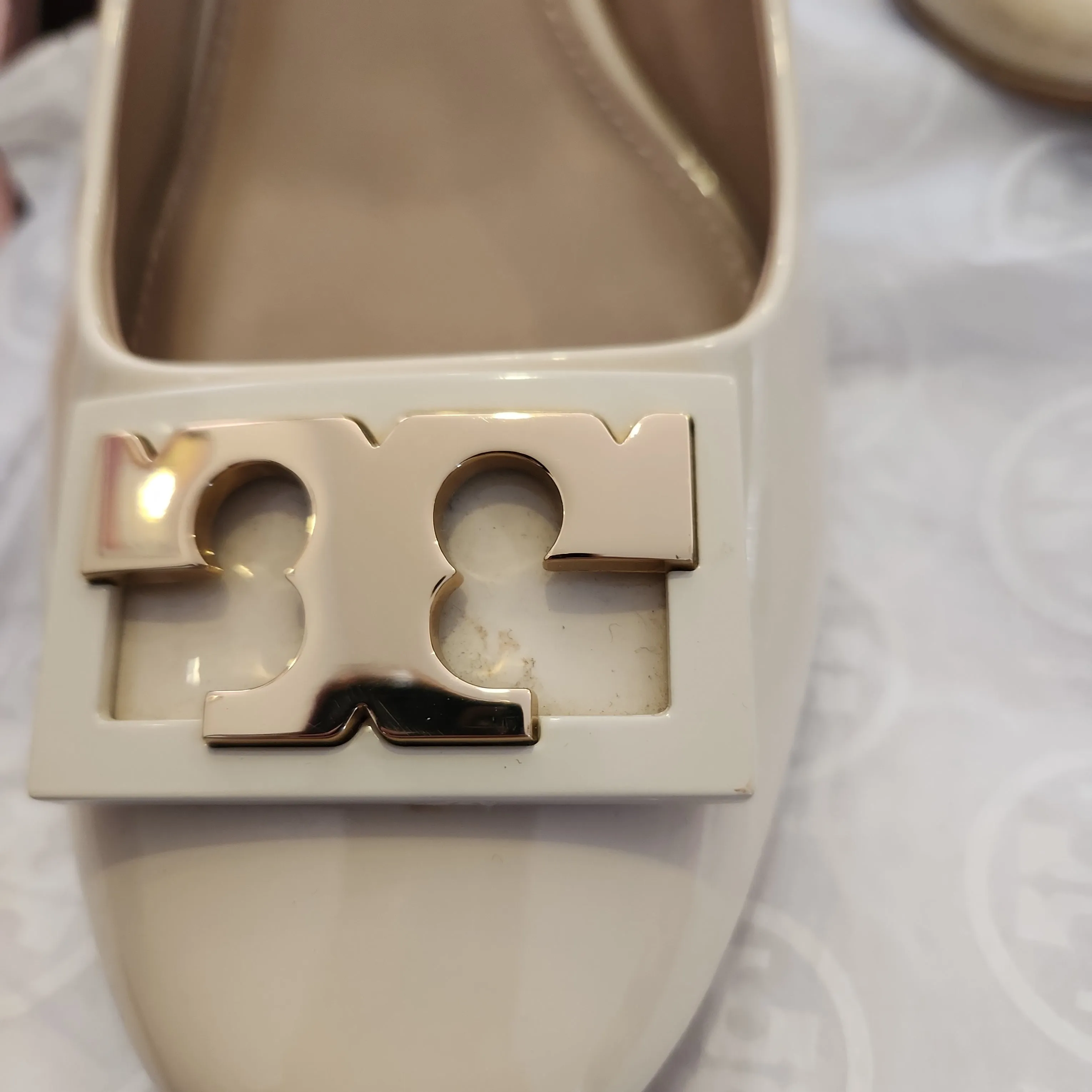 Tory Burch Dulce De Leche Patent Leather 'Gigi' Pumps | Pre Loved |